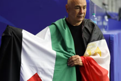 A situação em Gaza é 'uma vergonha para todos', declara técnico do Egito, que levou bandeira Palestina à Copa