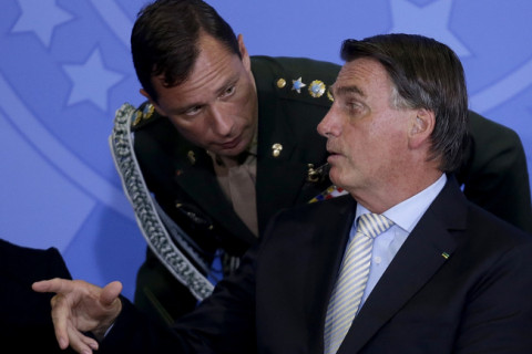 Cid diz à PF que Bolsonaro ordenou falsificação de dados de vacina; defesa do ex-presidente fala em ‘perseguição política’