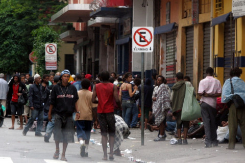 Operação policial na cracolândia desarticula esquema de facção criminosa com hotéis