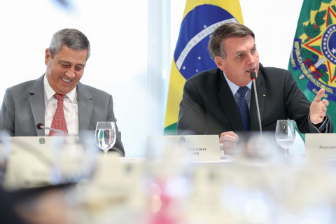 TSE suspende julgamento de três ações contra Bolsonaro e Braga Netto