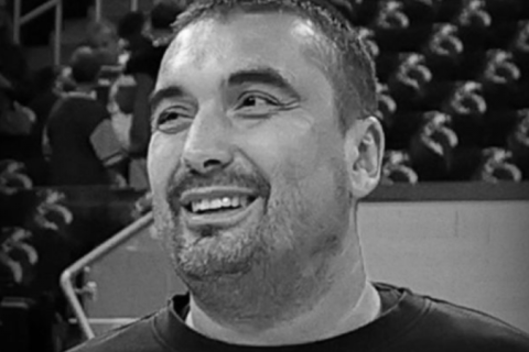 Auxiliar técnico de time da NBA morre após parada cardíaca em jantar com equipe