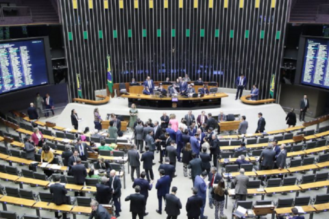 Câmara dos Deputados aprova reserva de 30% de vagas em concursos para negros, quilombolas e indígenas