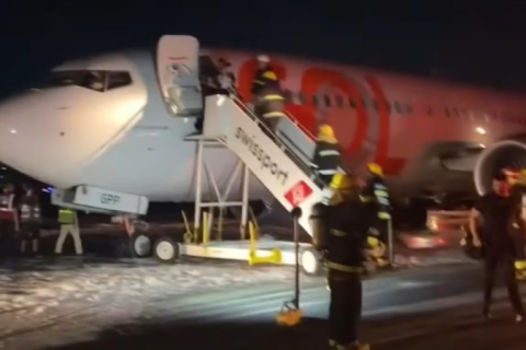 Avião da Gol colide com carro na pista de decolagem do Aeroporto do Galeão