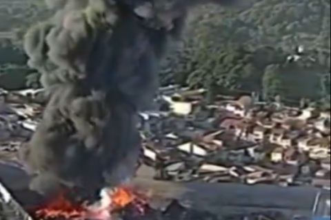 Incêndio atinge depósito de material reciclado na zona leste de São Paulo