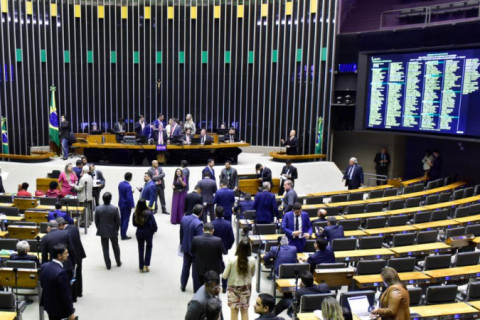 Câmara deve votar taxação dos ‘super ricos’ mesmo com ausência de Lira