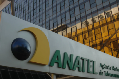 Integrante de agência dos EUA que regula comunicação critica Anatel por banir X e pede reunião