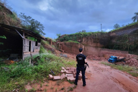 Pedreira clandestina é suspeita de pagar funcionários com pedras de crack, diz polícia do RS