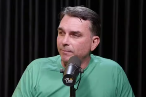 Flávio Bolsonaro afirma não ter mais relação com Michelle, nem ter assistido a vídeo da ex-primeira dama