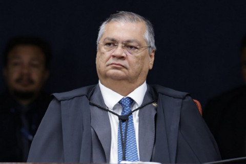 Dino acaba com aposentadoria compulsória como punição, e juízes perdem remuneração