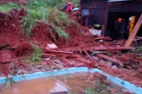 Deslizamento de terra em Taubaté deixa três mortos