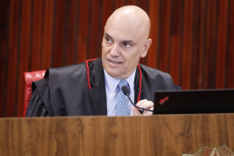 Durante voto, Moraes alega que não cabe ao X recorrer contra bloqueio de perfis