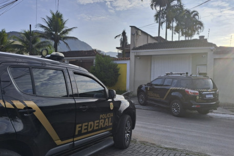 Ex-prefeito de Duque de Caxias é alvo da PF em investigação de fraude em cartão de vacinação