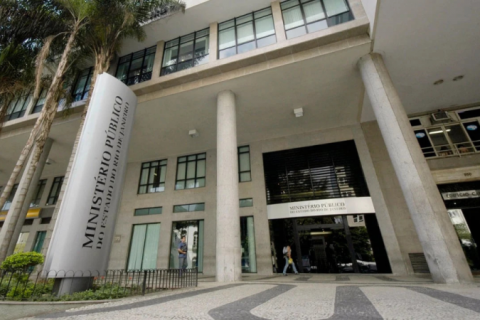 Incêndio atinge sede do Ministério Público no Rio de Janeiro