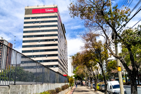 Homem condenado por estupro de menina de 12 anos e mãe da vítima são presos