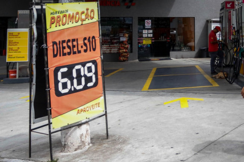 Petrobras anuncia aumento de R$ 0,22 no preço do diesel a partir deste sábado