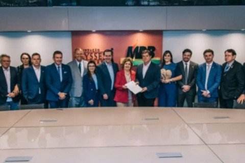 MDB entrega carta a Baleia Rossi contra aliança com Lula: ‘O partido não estará no projeto de reeleição’