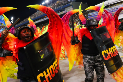 Deputados criticam desfile da Vai-Vai por ‘demonizar’ a polícia: ‘Torço para que seja rebaixada’