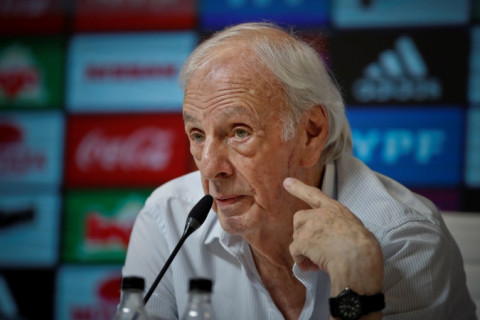 César Menotti, técnico campeão mundial pela Argentina em 1978, morre aos 85 anos