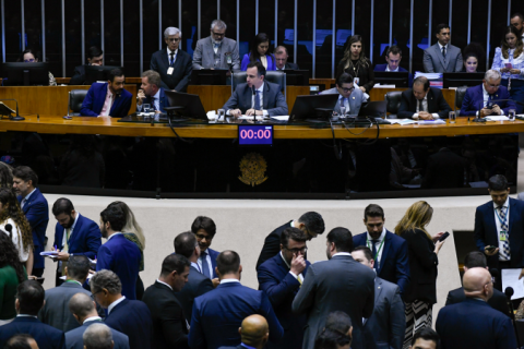 Congresso derruba veto de Lula e acaba com ‘saidinha’ de presos do regime semiaberto para visitar família