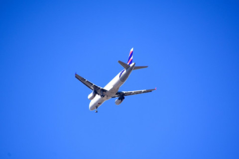 Companhias aéreas brasileiras cancelam voos para Argentina por causa de greve geral