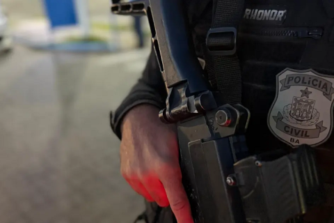Homem é preso em Alagoinhas suspeito de estupro de vulnerável contra a própria filha.