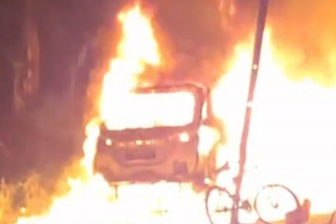 Carro suspeito de ser usado em morte de ex-delegado-geral de SP é incendiado