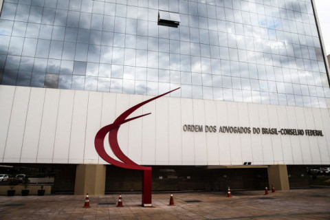 OAB pede ao STF para derrubar decisão que proíbe a comunicação entre advogados de investigados