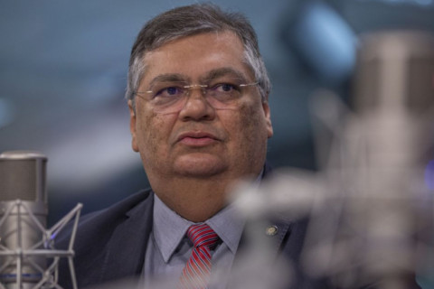 Oposição promete ‘fazer barulho’, mas ainda não crê em indicação de Dino ao STF, diz Flávio Bolsonaro