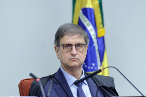 PGR usa caso de traficante e político preso para defender prisão domiciliar de Bolsonaro
