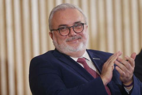 Presidente da Petrobras afirma que estatal não segura o preço dos combustíveis