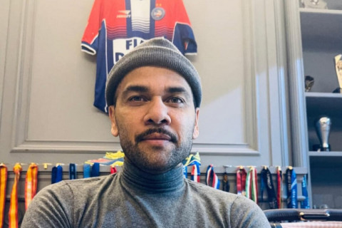 Aos 42 anos, Dani Alves pode ser dono e jogador de clube português