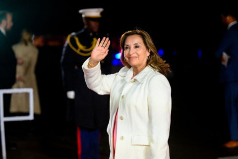 Presidente do Peru é denunciada por suborno no escândalo dos relógios de luxo