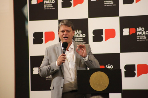 Tarcísio sanciona lei das escolas cívico-militares em SP: ‘Só vai quem quiser’